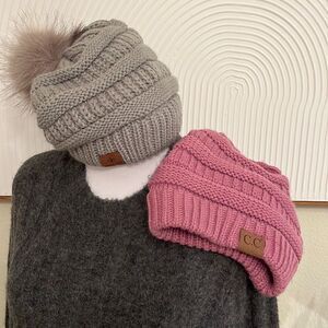 SET OF TWO BEANIES